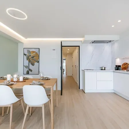 Huswell - Pleasant With Frontal Sea View Apartment Middelkerke
