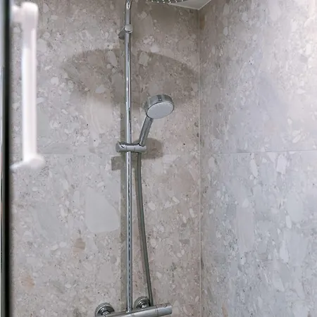 Huswell - Pleasant With Frontal Sea View *